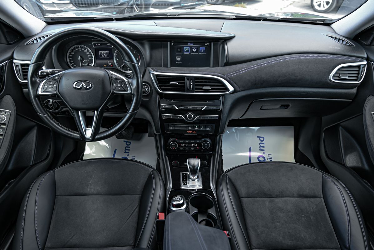 Infiniti Q30