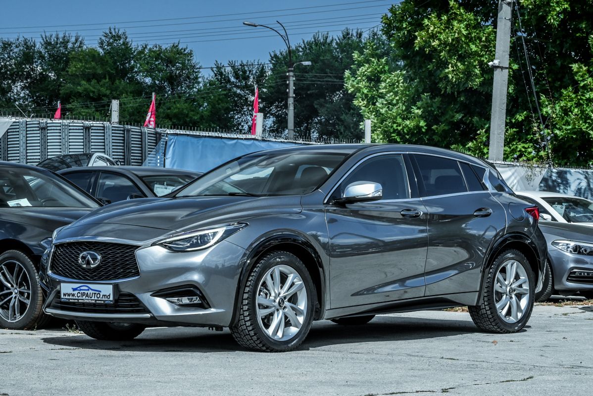 Infiniti Q30