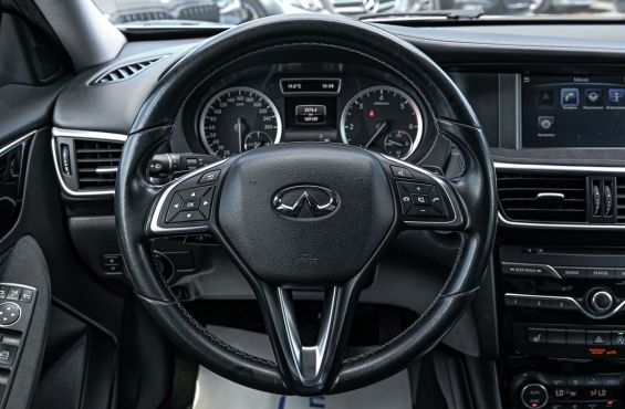 Infiniti Q30