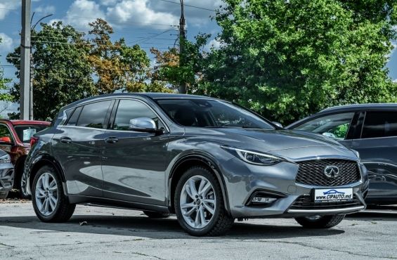 Infiniti Q30