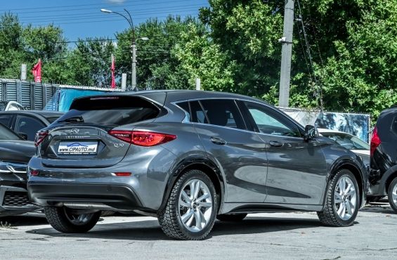 Infiniti Q30