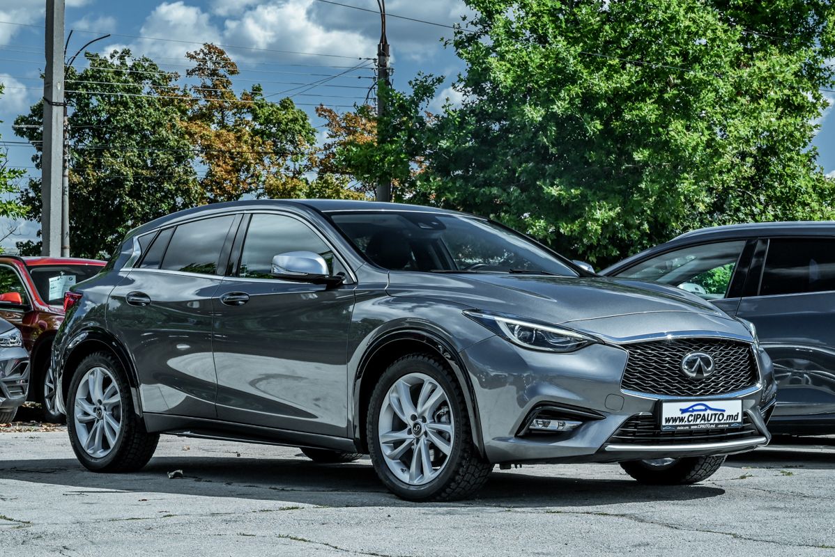 Infiniti Q30