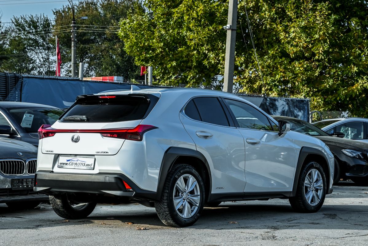 Lexus UX 250h