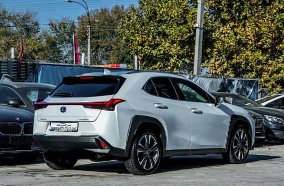 Lexus UX 250h