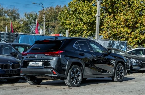 Lexus UX 250h