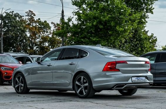 Volvo S90