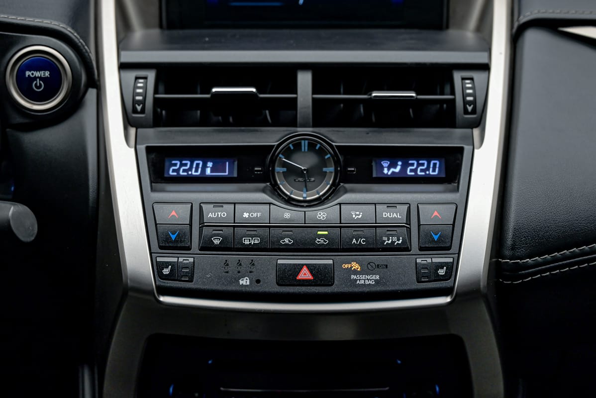 Lexus NX 300h2016 10/14