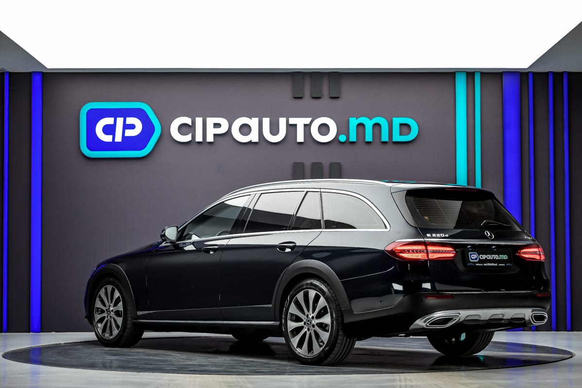 Mercedes-Benz E-Class All-Terrain2017 2/16