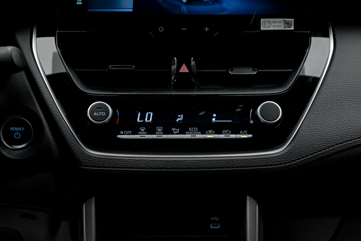 Toyota Corolla Cross 2025 11/17