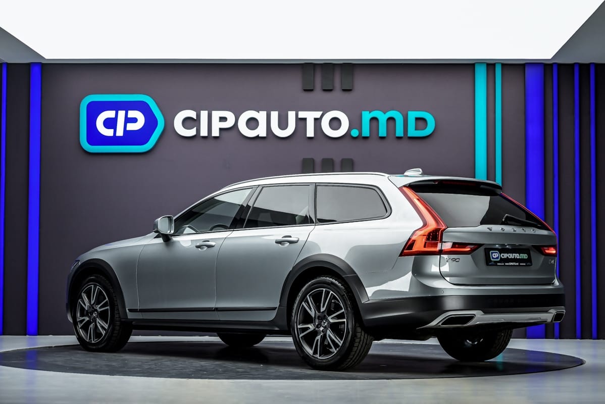 Volvo V90 Cross Country D42018 2/16