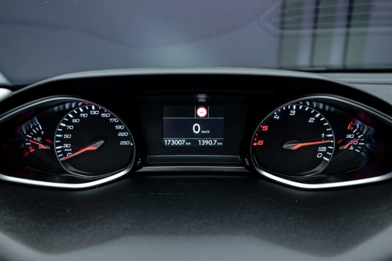 Peugeot 308 2019 8/12