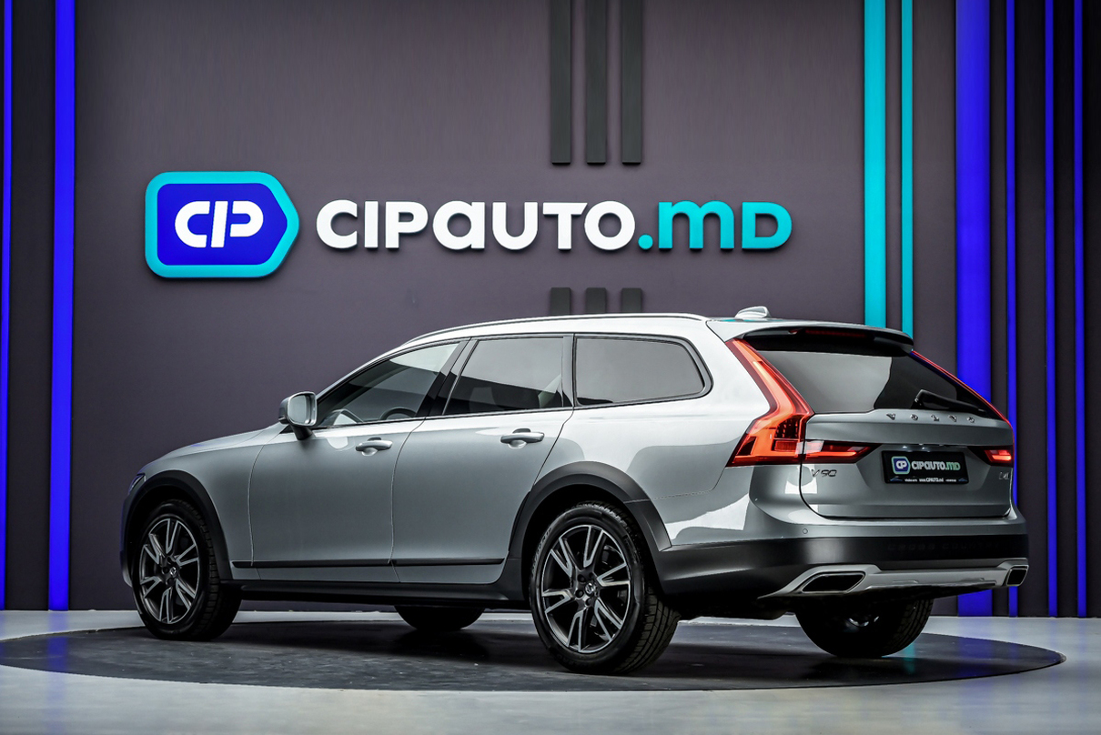 Volvo V90 Cross Country D42018 2/16