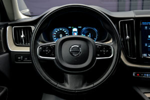 Volvo XC60 2020 9/17