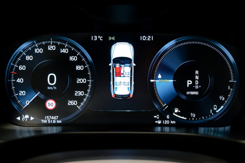 Volvo XC60 2020 8/17