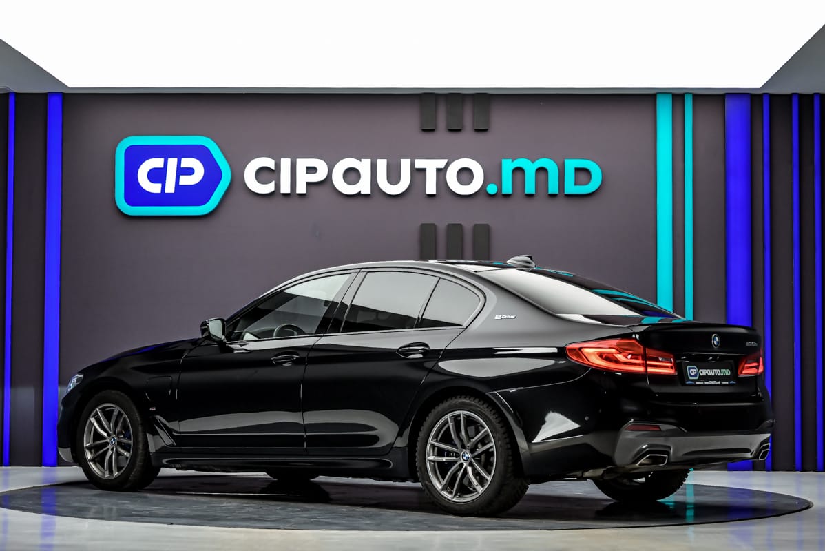 BMW 5 Series 2019 2/15