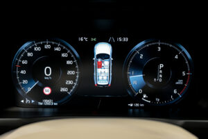 Volvo XC90 2015 9/16