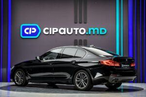 BMW 5 Series 2019 2/15