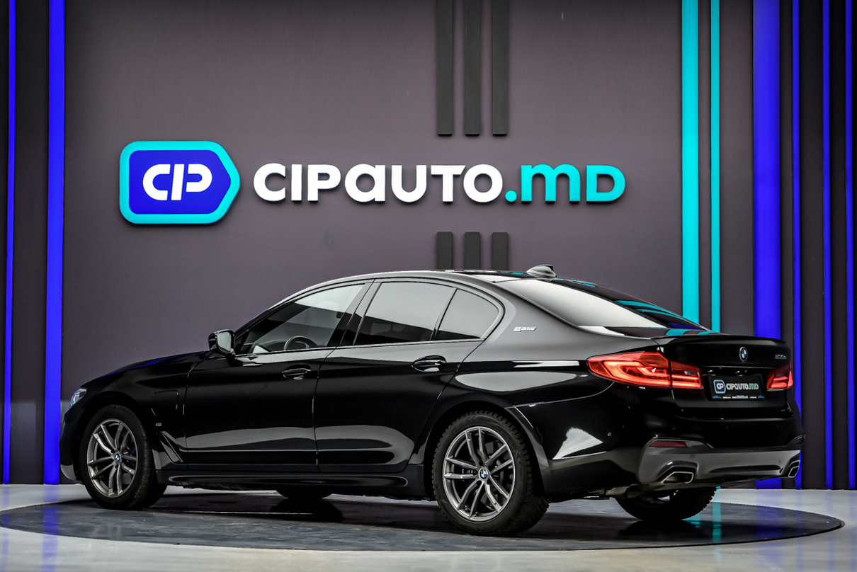 BMW 5 Series 2019 2/15