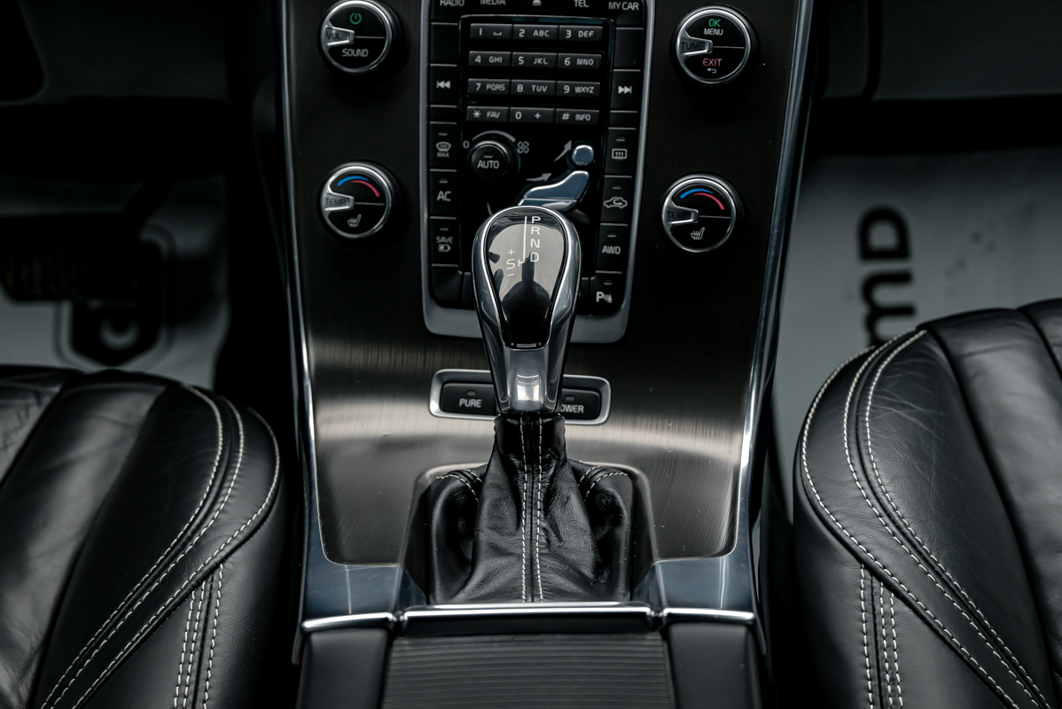 Volvo V60 D6 Twin Engine AWD2014 11/13