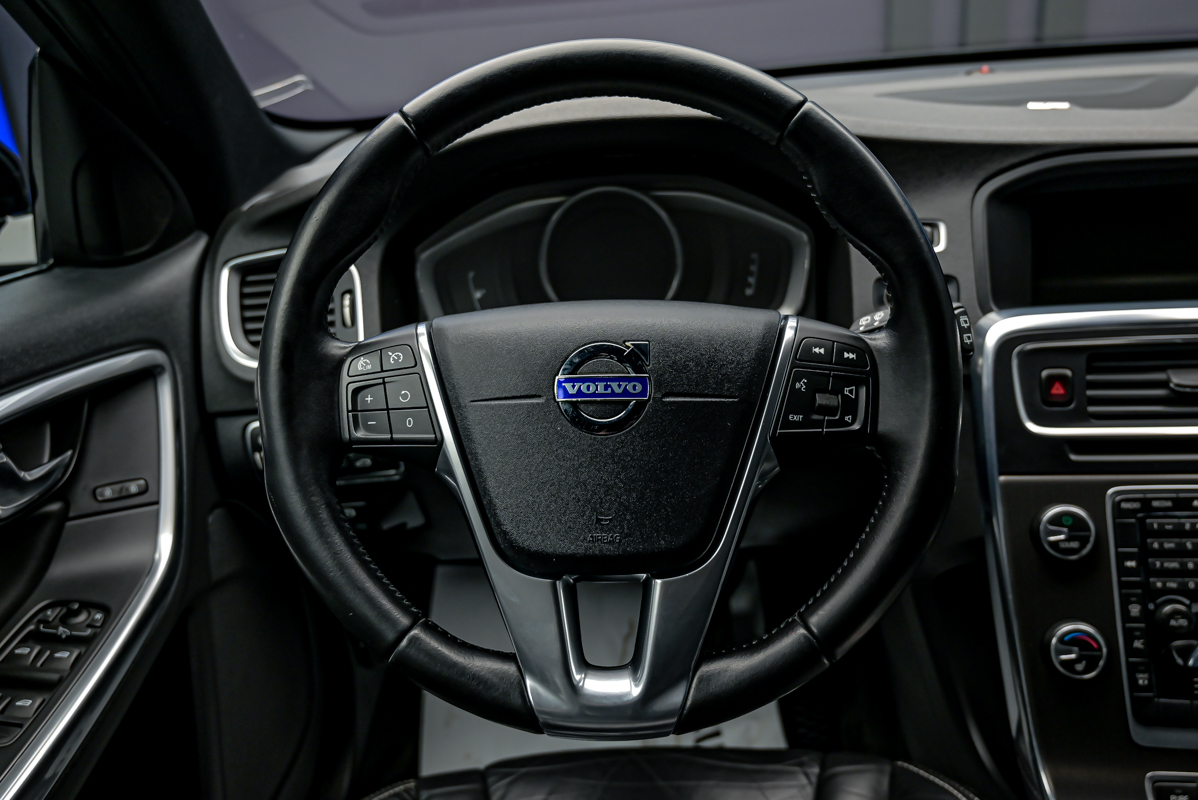 Volvo V60 D6 Twin Engine AWD2014 10/13