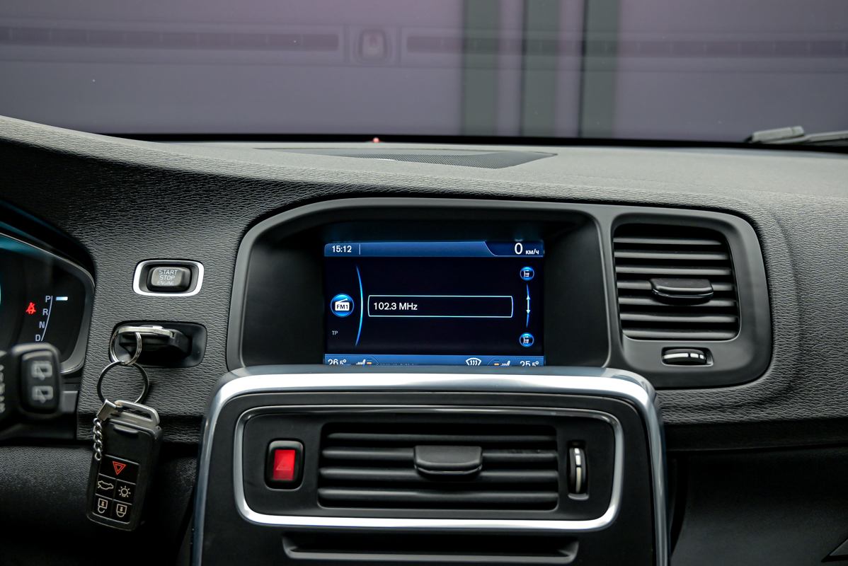 Volvo V60 D6 Twin Engine AWD2014 12/13