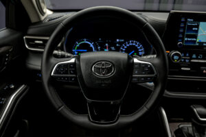 Toyota Highlander 2021 8/16