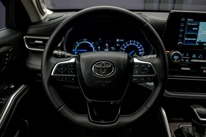 Toyota Highlander 2021 8/16