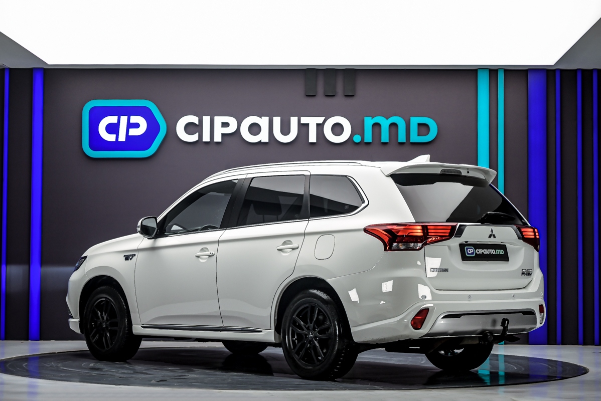 Mitsubishi Outlander 2019 2/15