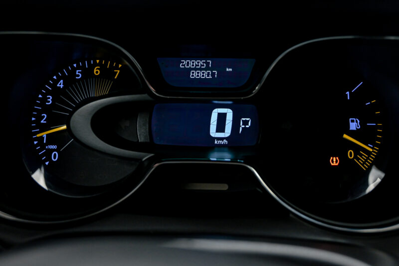 Renault Captur 2016 8/12