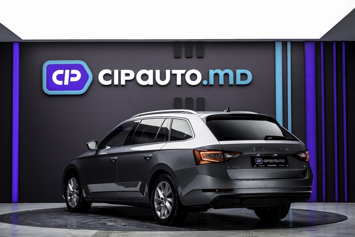 Skoda Superb 2020 2/14
