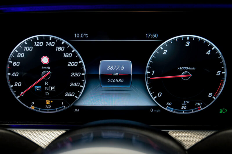 Mercedes-Benz E-Class 2018 8/15