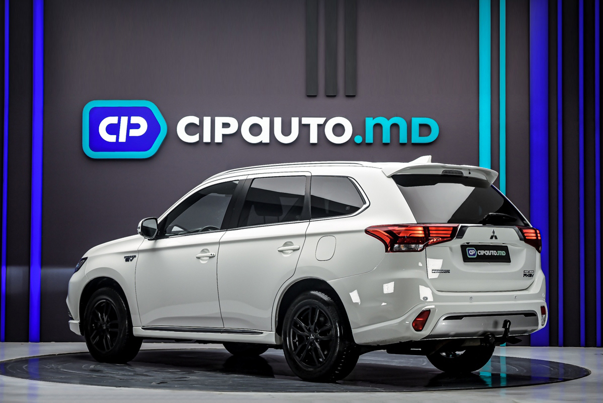 Mitsubishi Outlander 2019 2/15