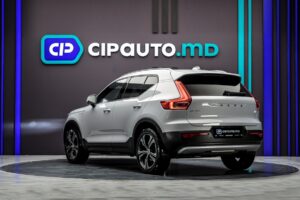 Volvo XC40 2021 2/13