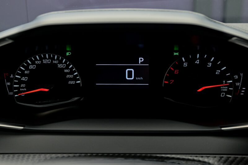 Peugeot 2008 2025 8/14