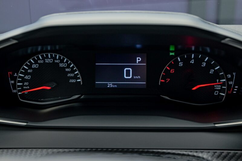 Peugeot 2008 2025 8/14