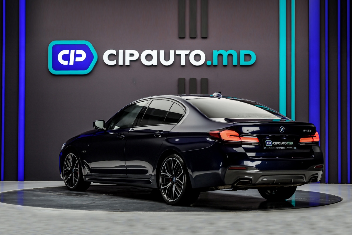 BMW 5 Series 545e2021 2/15