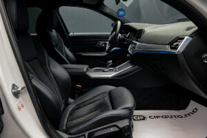 BMW 3 Series 330e2019 6/15