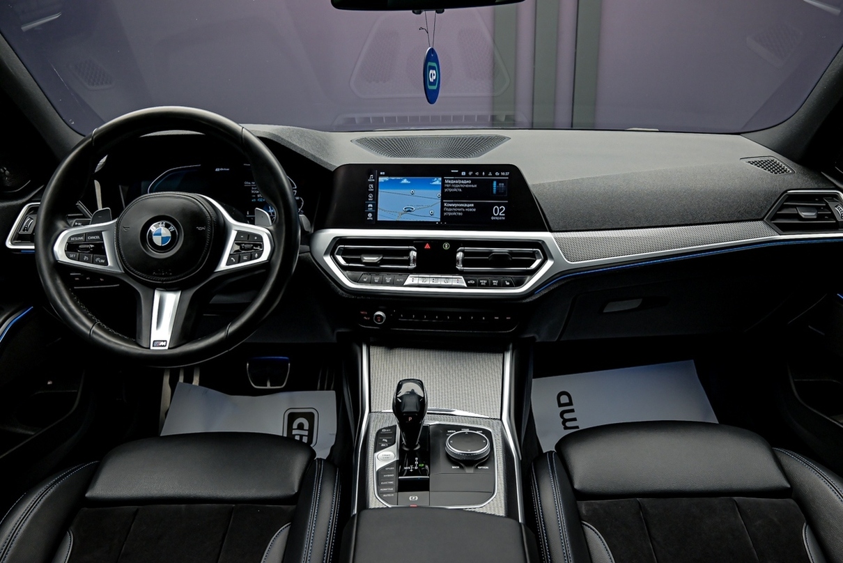 BMW 3 Series 330e2019 5/15