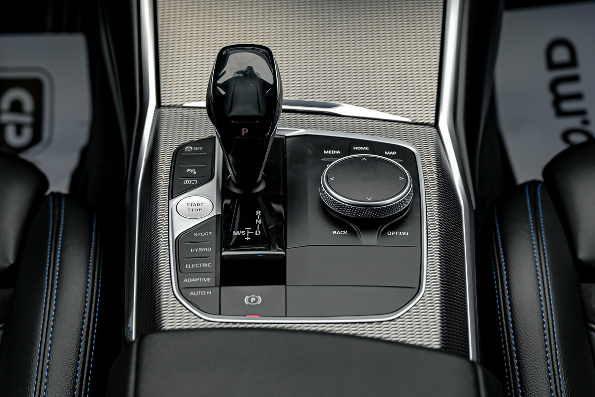 BMW 3 Series 330e2019 11/15