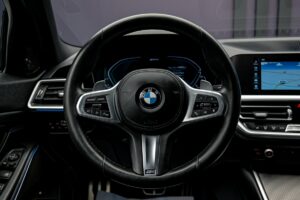 BMW 3 Series 330e2019 9/15