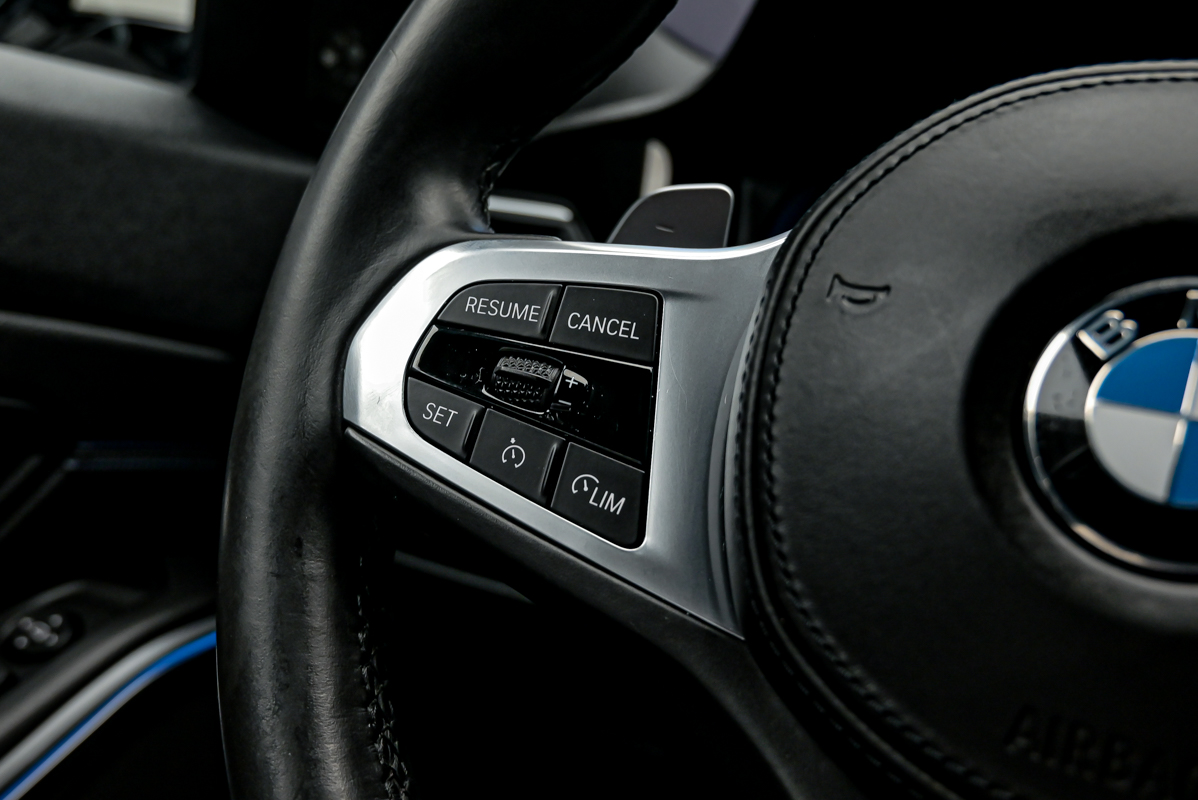 BMW 3 Series 330e2019 12/15