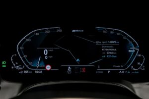 BMW 3 Series 330e2019 8/15