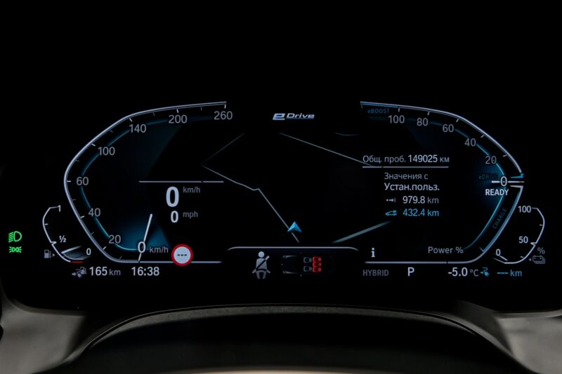 BMW 3 Series 330e2019 8/15