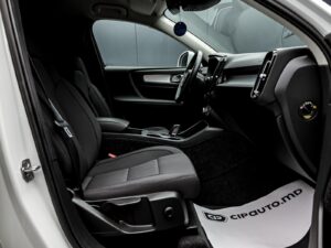 Volvo XC40 2021 6/13