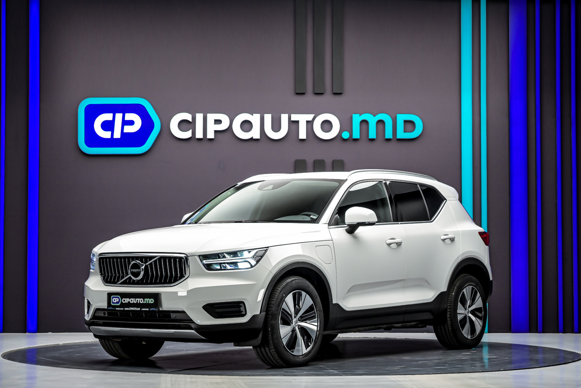 Volvo XC40 2021 - 106 000 km - Plug-in Hybrid - Automată