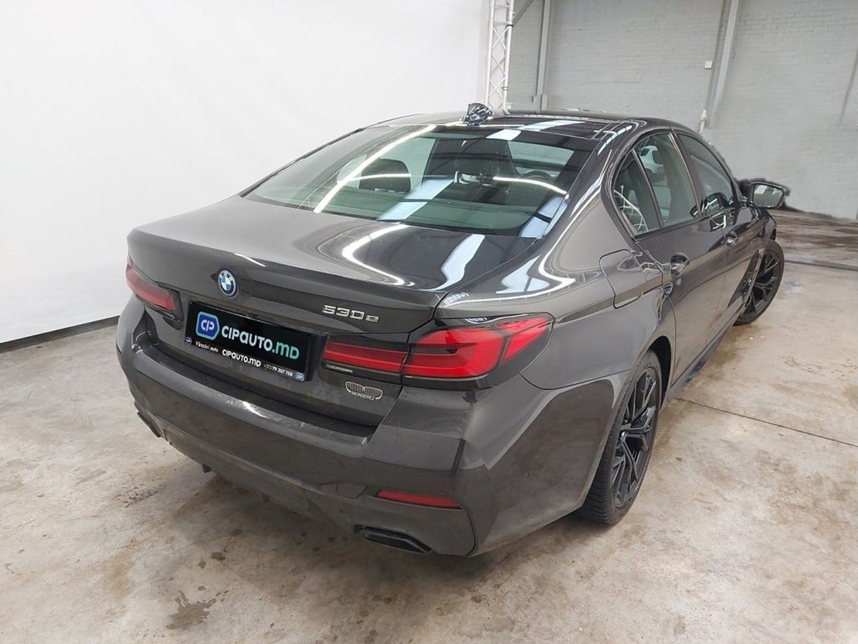BMW 5 Series 530e2022 3/9
