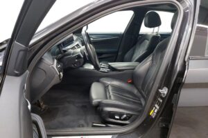 BMW 5 Series 530e2022 6/9