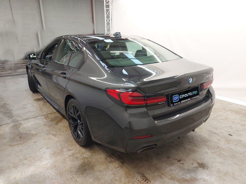 BMW 5 Series 530e2022 2/9