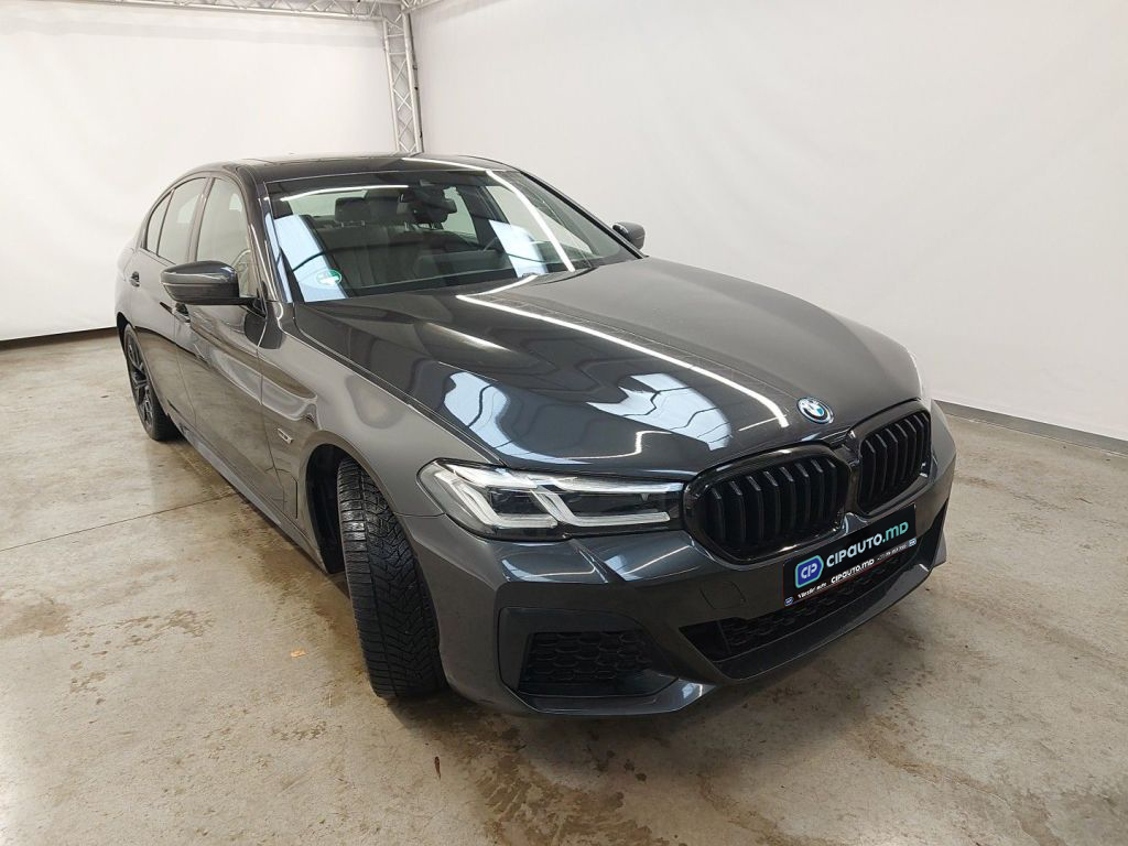BMW 5 Series 530e2022 4/9