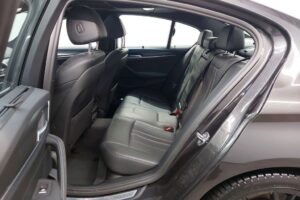 BMW 5 Series 530e2022 7/9